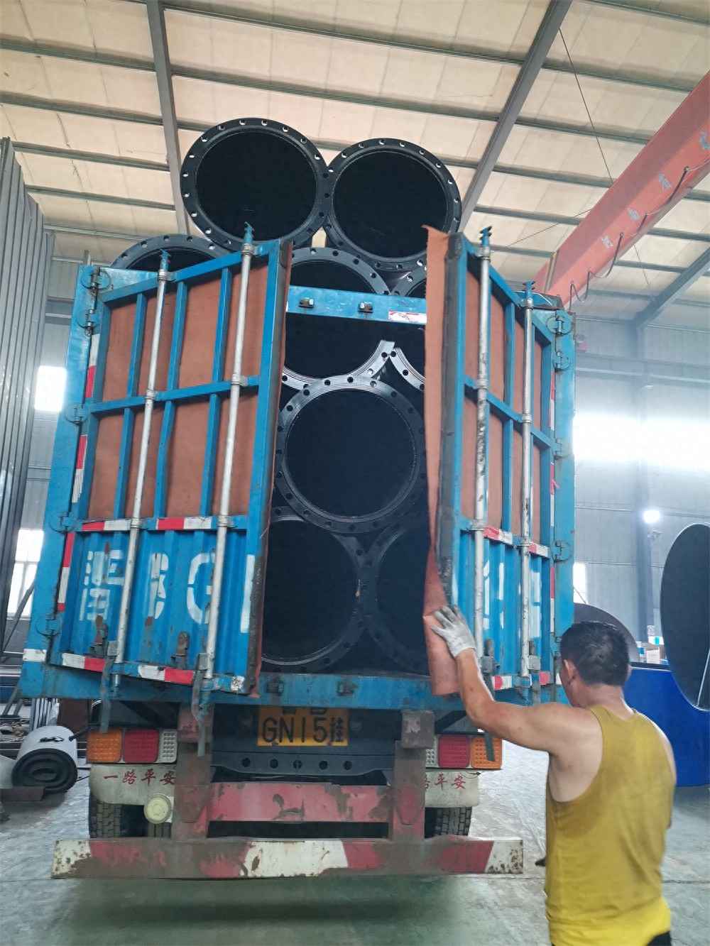 热浸塑钢管与涂塑钢管:全面对比与选型指南 热浸塑钢管与涂塑钢管:全面对比与选型指南