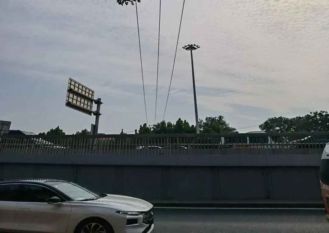 首都电力入地工程：隐藏电线，焕新城市！